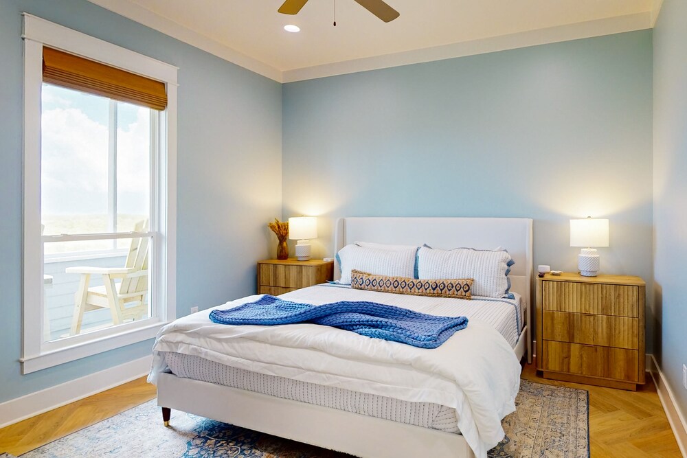 Dogfriendly house with beach access, Gulf view, deck, central AC