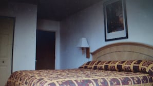 Double Room with Balcony | Wi-Fi ฟรี, ผ้าปูที่นอน