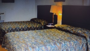Double Room with Balcony | Wi-Fi ฟรี, ผ้าปูที่นอน