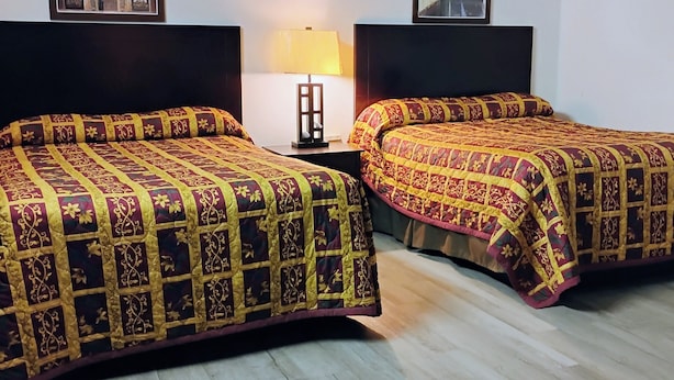 Double Room with Balcony | Wi-Fi ฟรี, ผ้าปูที่นอน