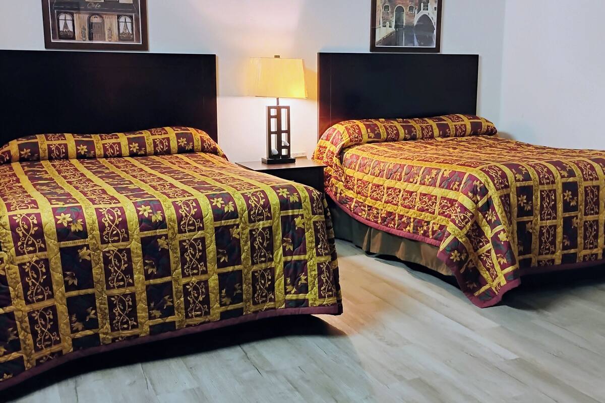 واي فاي مجانًا وملاءات أسرّة