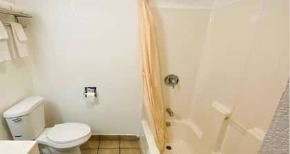 Budget Inn & Suites