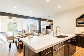Fridge, microwave, oven, stovetop - Stunning 4BR Townhome with Private Hot Tub, Mountain Views & Close to Ski Resorts! (Park City)