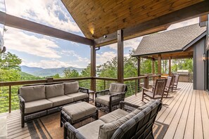 Property grounds - Livin' Lodge at Eagles Nest - Hot tub, Views, Pool table, Pet Friendly! (Banner Elk)