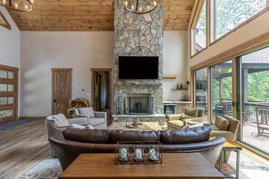 TV, lareira, DVD player