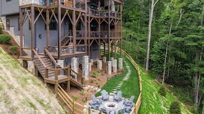 Outdoor dining - Livin' Lodge at Eagles Nest - Hot tub, Views, Pool table, Pet Friendly! (Banner Elk)