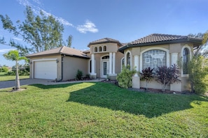 Exterior - Cape Coral 4 Bedroom Private Pool Home (Cape Coral)