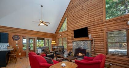 White Oak Vista | A Peaceful Cabin with Breathtaking Views | Under 20 min to TIEC