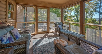 White Oak Vista | A Peaceful Cabin with Breathtaking Views | Under 20 min to TIEC