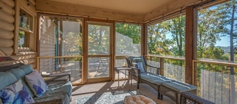 White Oak Vista | A Peaceful Cabin with Breathtaking Views | Under 20 min to TIEC