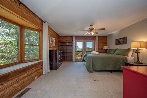 2 bedrooms, iron/ironing board, WiFi, bed sheets - White Oak Vista | A Peaceful Cabin with Breathtaking Views | Under 20 min to TIEC (Columbus)