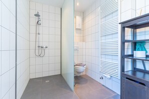 Shower, towels - Sassnitz - Ferienwohnung 5 im Appartementhaus Hafenriff - Hafenriff - Appartement 5 (Sassnitz)