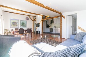 Fernseher, Stereoanlage