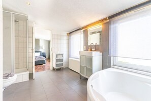 Shower, towels