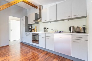 Kühlschrank, Ofen, Herdplatte, Geschirrspüler