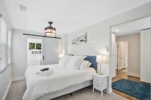 6 dormitorios, escritorio, tabla de planchar con plancha y cuna de viaje