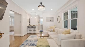 Smart-TV, Kamin, Tischfußball, Tischtennisplatte