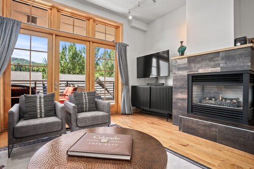 Upscale Luxury w/ Heated Parking | Urban Loft in Downtown Steamboat