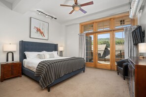 2 bedrooms, desk, iron/ironing board, WiFi
