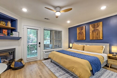 Charming Downtown Helen Getaway