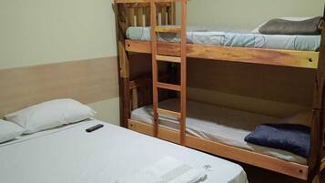 Habitació quàdruple bàsica | Wifi gratuïta