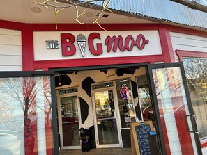 Exterior detail - Fully Renovated Vintage Lake House steps from the lake and local amenities (Sylvan Lake)