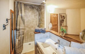 Ensemble douche/baignoire, sèche-cheveux