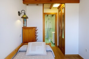 2 bedrooms, iron/ironing board, travel crib, bed sheets