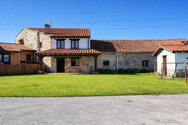 Property building,Garden,Balcony/Terrace,Garden view