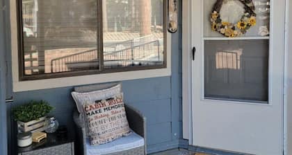 Ground Floor Remodeled Condo in the Pines!