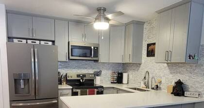 Ground Floor Remodeled Condo in the Pines!