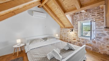 4 bedrooms, free WiFi, bed sheets