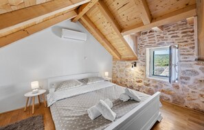 4 bedrooms, free WiFi, bed sheets