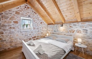 4 bedrooms, free WiFi, bed sheets