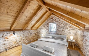 4 bedrooms, free WiFi, bed sheets