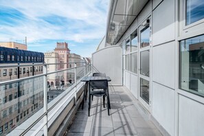 Outdoor dining - Bright Mitte 1BR, nr Hauptbahnhof, by Blueground (Berlin)