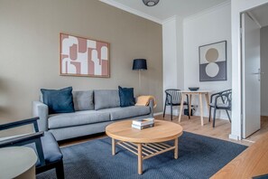 TV, stereo - Perfect Charlottenburg 1BR, nr Hubertussee, by Blueground (Berlin)