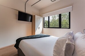2 bedrooms, desk, iron/ironing board, bed sheets