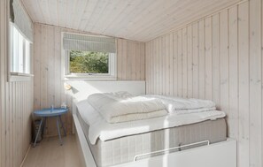 4 bedrooms, travel cot, free WiFi - 4 bedroom lovely home in Sjællands Odde (Sjællands Odde)