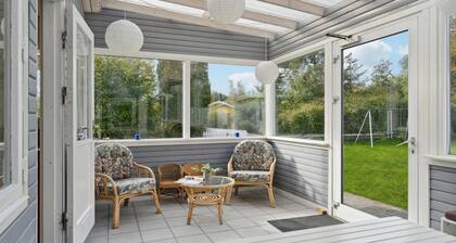 4 bedroom lovely home in Sjællands Odde