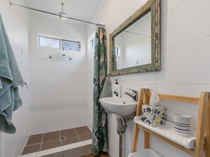 Douche, serviettes fournies