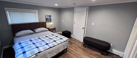 3 habitaciones, tabla de planchar con plancha, wifi y ropa de cama