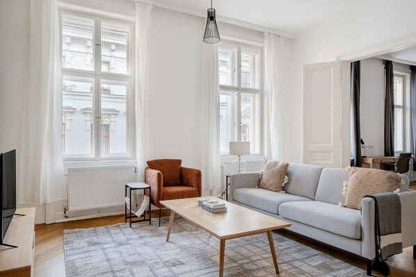 Fernseher, Stereoanlage