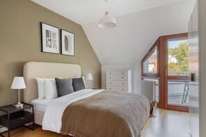 3 slaapkamers, een strijkplank/strijkijzer, wifi, beddengoed