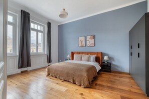 2 quartos, ferros/tábuas de passar roupa, Wi-Fi, roupa de cama