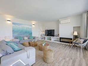 TV, fireplace - Gorgeous villa with sea views and private pool ideal for families (Santa Margalida - Can Picafort/Son Serra Marina)