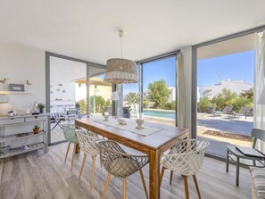 Dining - Gorgeous villa with sea views and private pool ideal for families (Santa Margalida - Can Picafort/Son Serra Marina)
