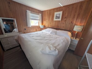 3 slaapkamers, een strijkplank/strijkijzer, gratis wifi, beddengoed