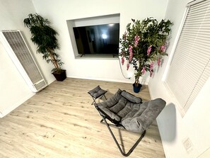 Living area - The Cozy Cali House (Los Angeles)