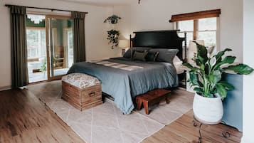 4 bedrooms, desk, travel crib, free WiFi